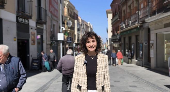 El PSOE critica que “una pizarra” sea lo único que Guarinos es capaz de ofrecer al comercio  local, “un sector que tiene abandonado”