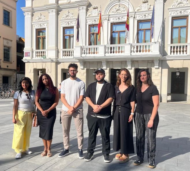 El PSOE condena la escalada de violencia racista y de odio contra la inmigración y exige a Guarinos que rompa con Vox, que la alienta