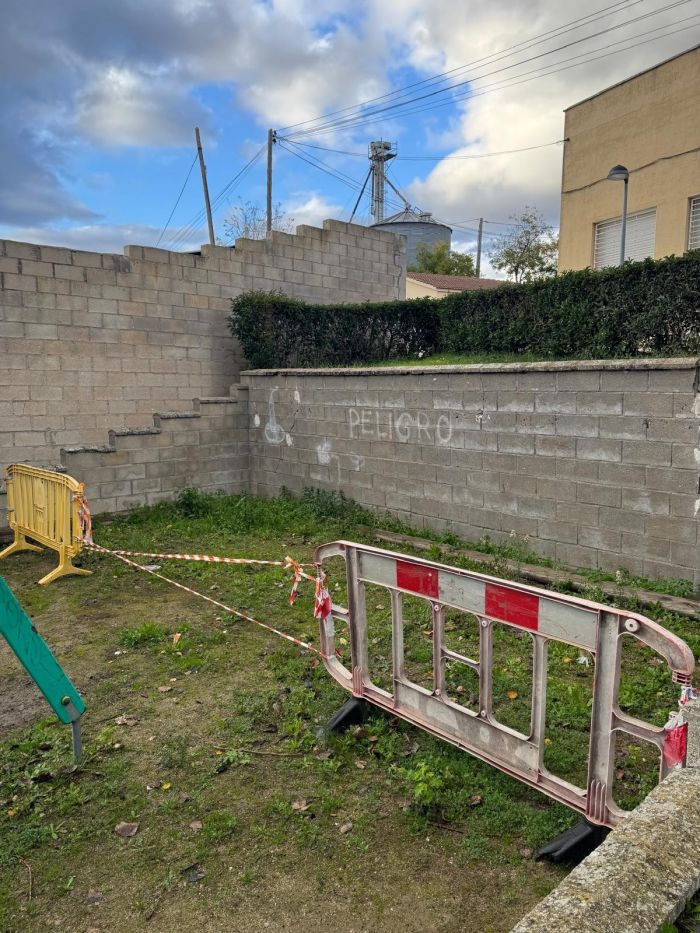 La alcaldesa de Taracena denuncia “la dejadez de Guarinos” y le reclama la reparación de las instalaciones deportivas y parques infantiles