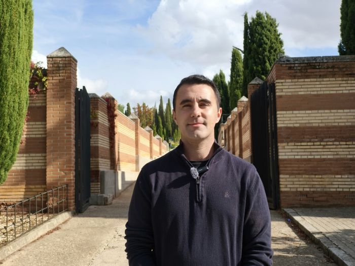 El PSOE alerta del riesgo de que no se pueda enterrar en el cementerio por falta de personal