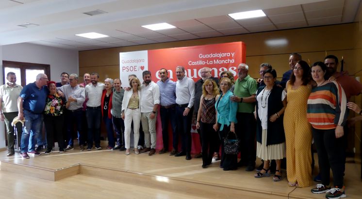 Bellido asegura que las candidaturas socialistas tienen el compromiso de atender, por delante de todo, “a la gente, sus problemas y sus necesidades”