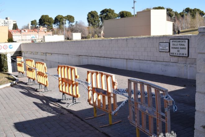 El PSOE pide a Román que arregle averías existentes desde hace años en el parking público del Ferial
