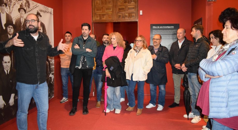 PSOE Guadalajara visita la exposición ‘El Cuerpo Ausente’, “una muestra para reflexionar y...