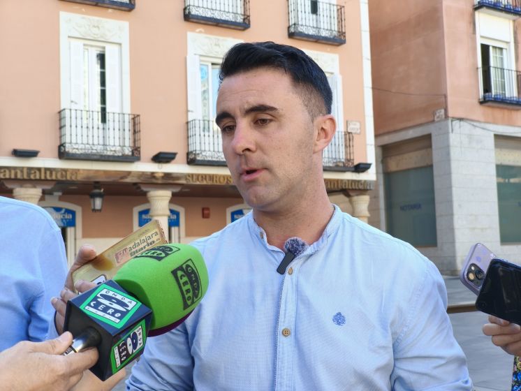 El PSOE denuncia que Guarinos está cobrando más dinero en el recibo del agua de forma irregular “para tapar sus subidas de impuestos”