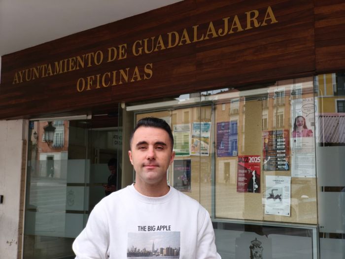 La &quot;nefasta&quot; gestión de Guarinos deja a la ciudad sin tarjetas XGuada y a más de 300 personas sin poder beneficiarse de sus descuentos