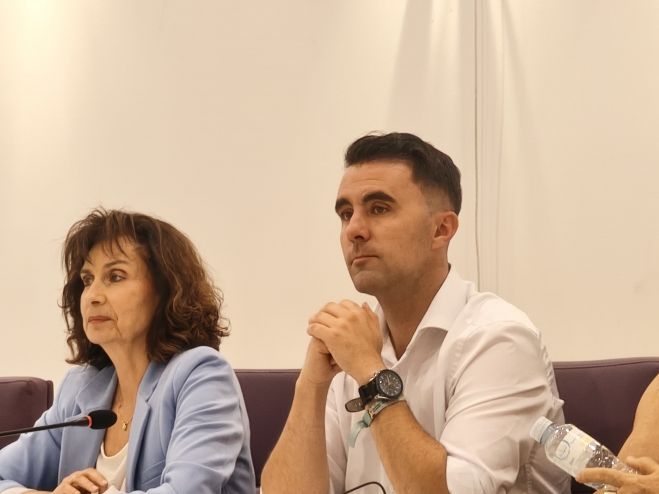 El PSOE reclama a Guarinos que adopte ya medidas para solucionar la problemática del taxi en la ciudad, a la que no da respuesta